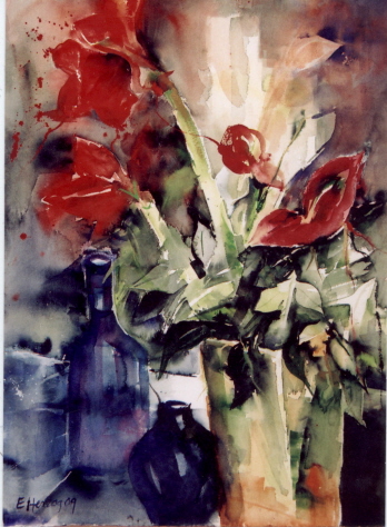 Amaryllis und blaue Flaschen